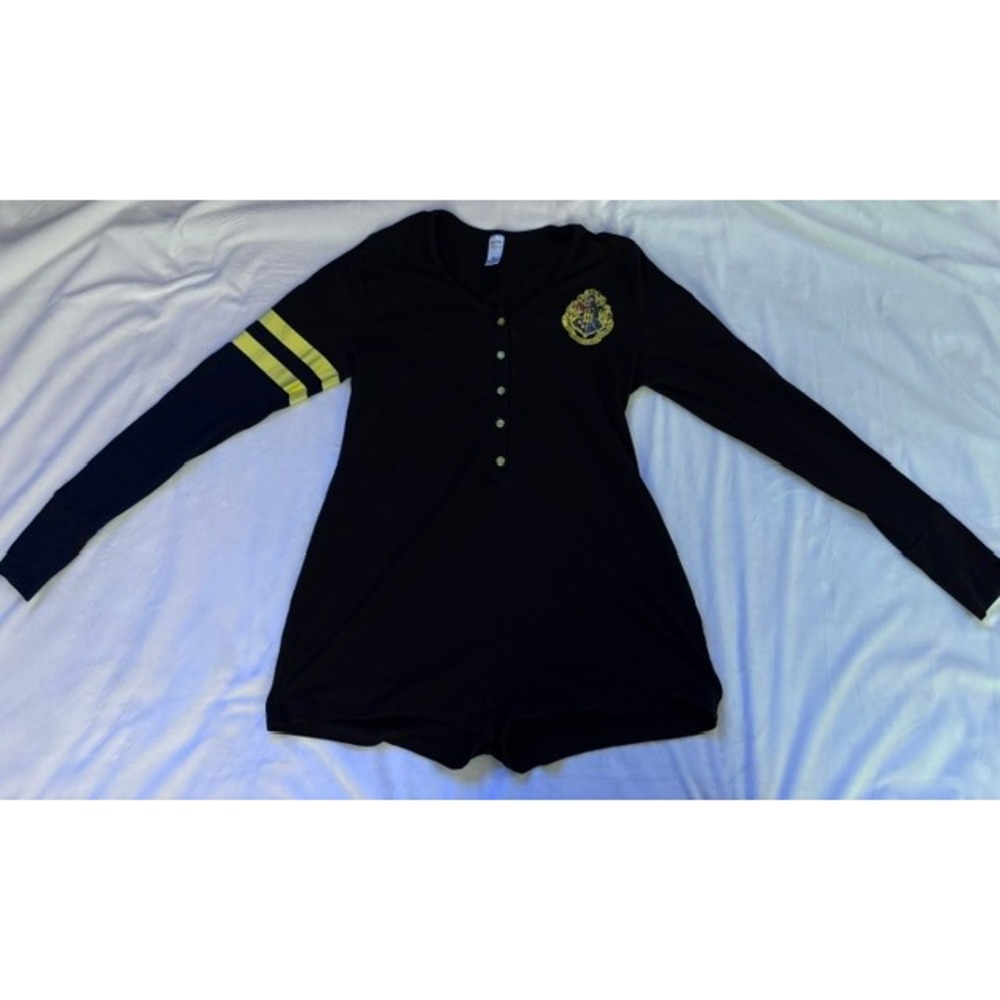 Harry Potter Hogwarts Crest Long Sleeve Romper Black Yellow XL Loungewear